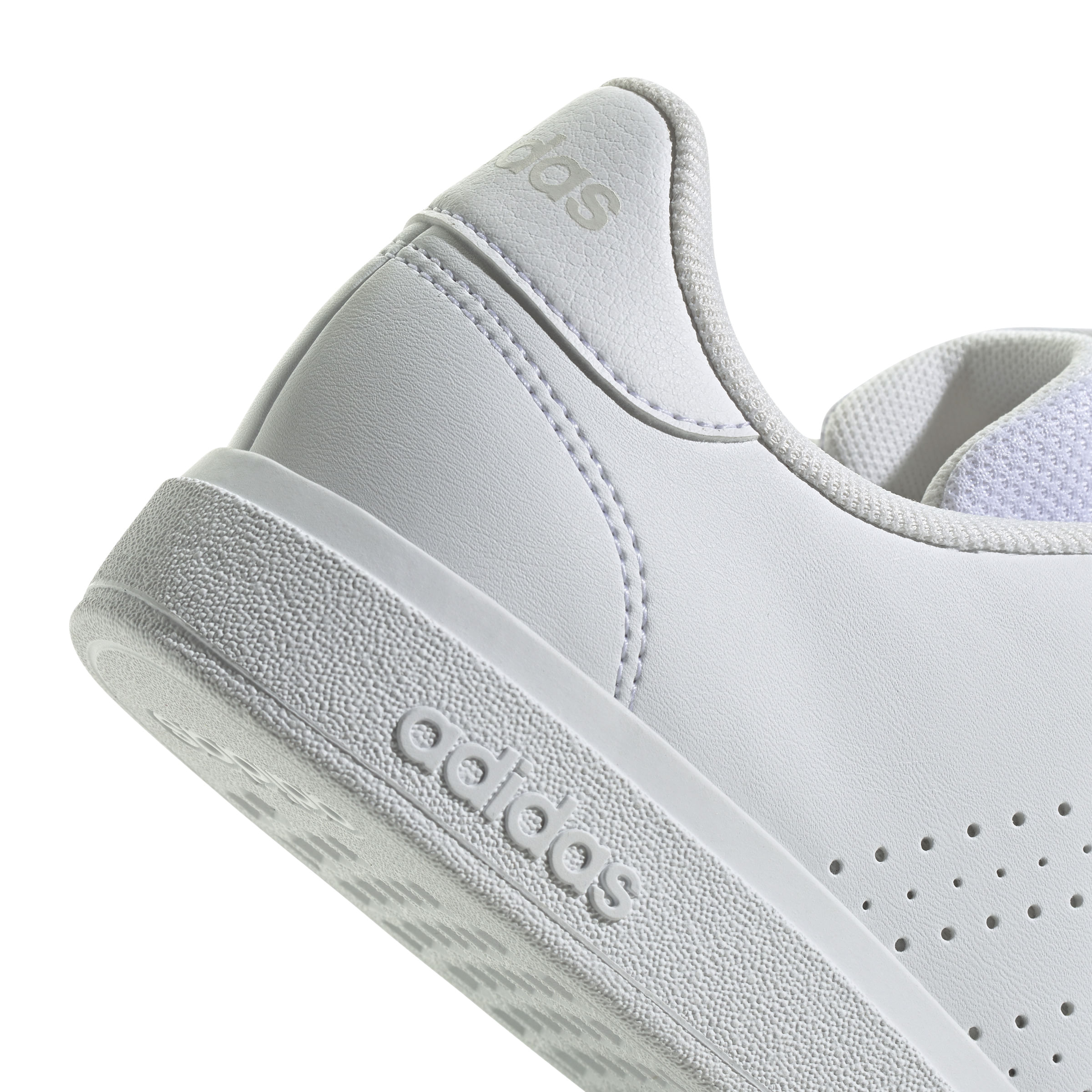 IE8688_8_FOOTWEAR_Photography_Detail View 1_white